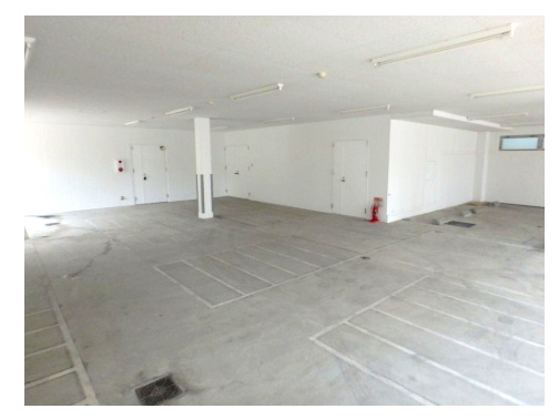 光明池貸店舗の駐車場