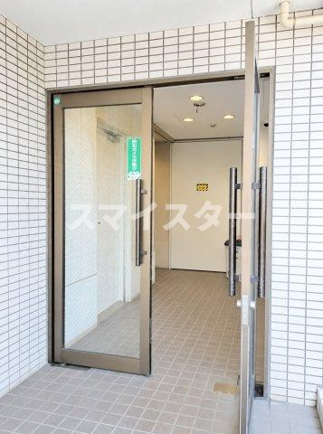 第１３８新井ビルのエントランス