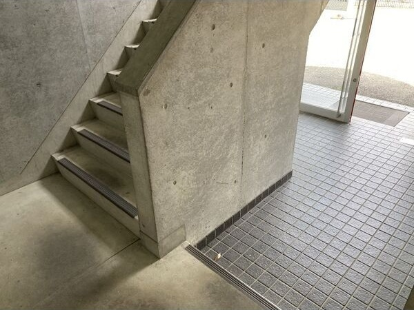 ドミトリー587のエントランス