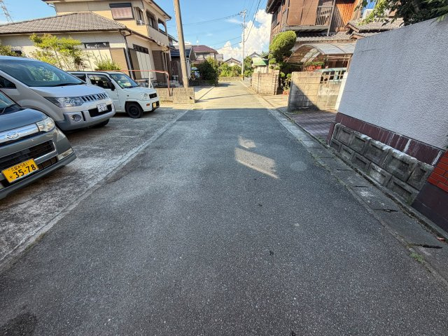 大川市向島 5LDK 中古一戸建ての前面道路含む現地写真