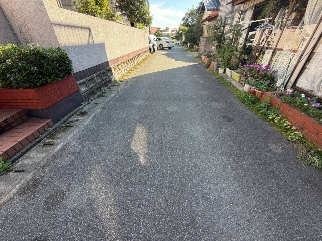 大川市向島 5LDK 中古一戸建ての前面道路含む現地写真
