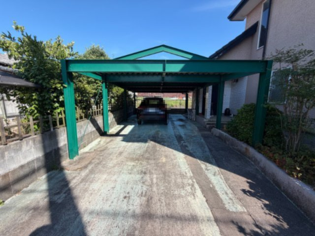 大川市向島 5LDK 中古一戸建ての駐車場