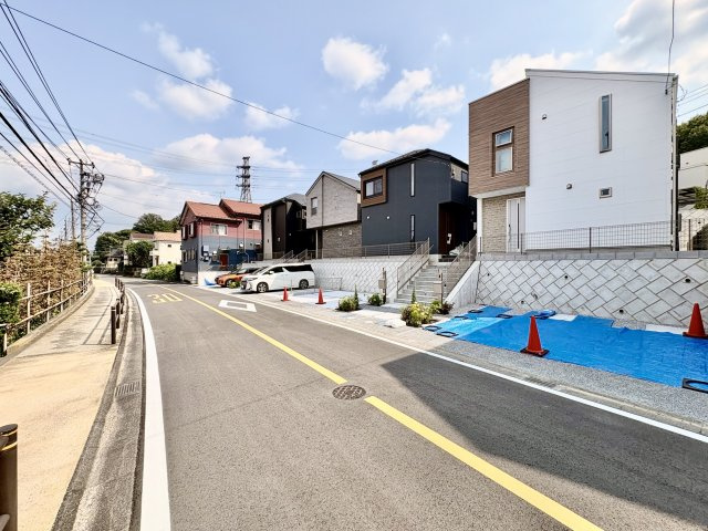 稲城市大丸 全5区画 最終1棟　2号棟の前面道路含む現地写真