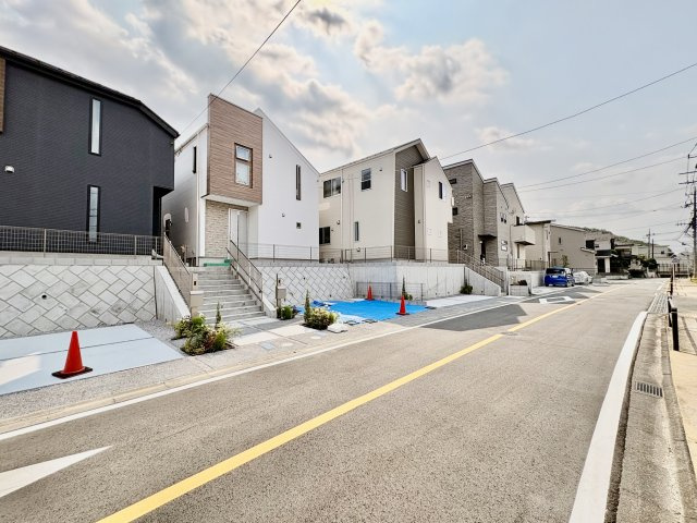 稲城市大丸 全5区画 最終1棟　2号棟の前面道路含む現地写真