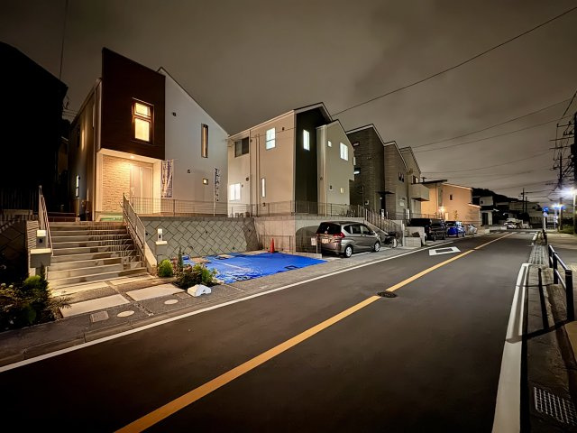稲城市大丸 全5区画 最終1棟　2号棟の前面道路含む現地写真
