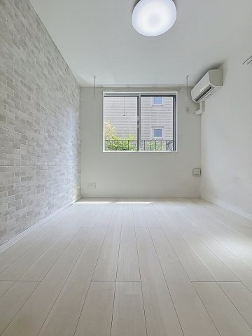 【居間・リビング】 | デューベ経堂 | ★南向きで陽当り良好のお部屋です★