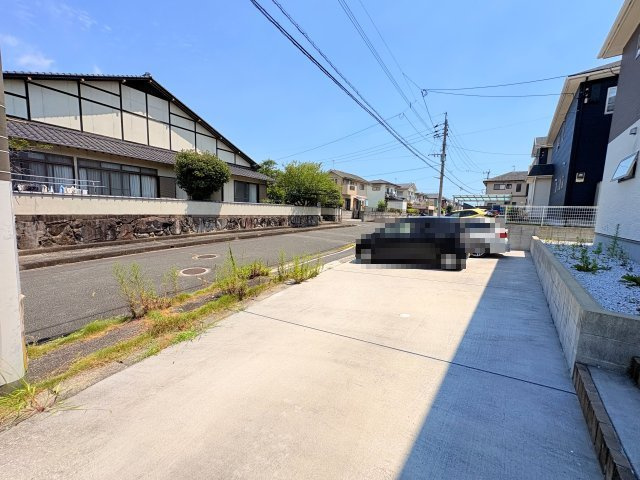 行橋市南泉3丁目　インナーバルコニー　4SLDKの前面道路含む現地写真