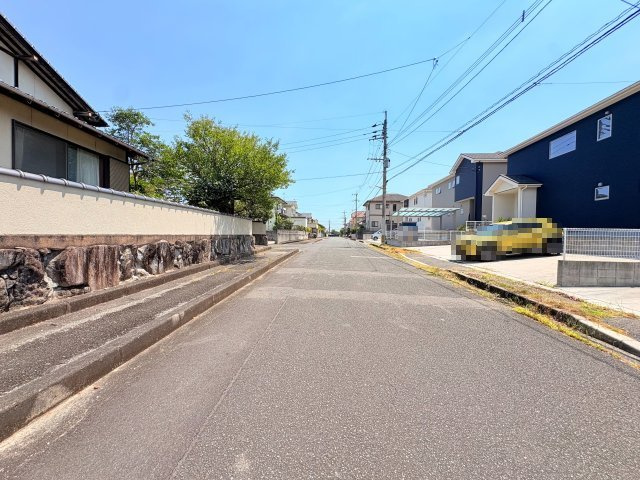 行橋市南泉3丁目　インナーバルコニー　4SLDKの前面道路含む現地写真