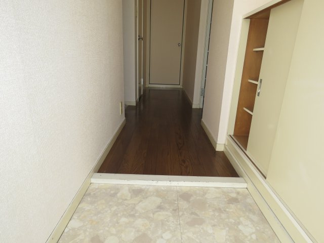 コスモプラザCの玄関