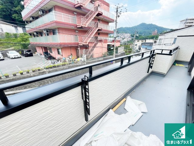 神戸市長田区長田天神町　新築一戸建てのバルコニー|ワイドバルコニーは洗濯物を干すスペースが広いのでご家族が多くても安心！