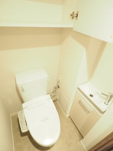 レジディア文京小石川Ⅱのトイレ|※写真は同タイプの別室になります