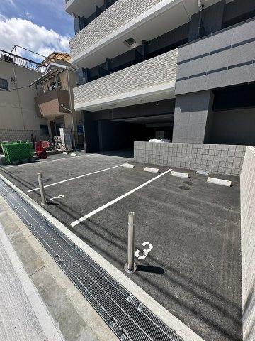 プレサンスOSAKA東成中本ハーヴィルの駐車場