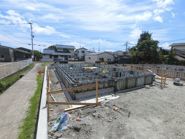 小城市小城町第6　２号棟の前面道路含む現地写真|建築中
