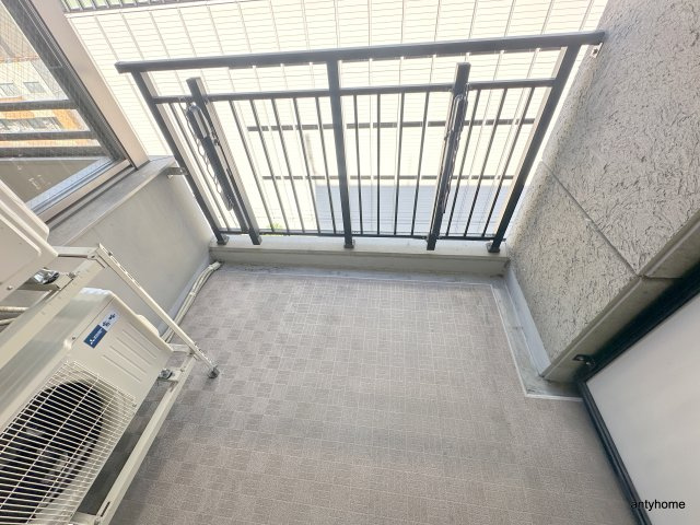 レジディア心斎橋ウエスト　仲介手数料無料のバルコニー