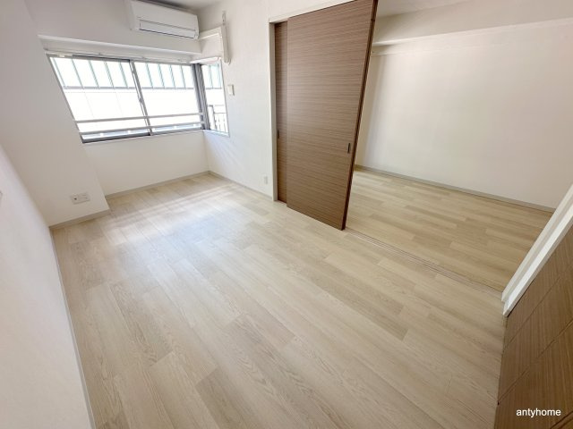 レジディア心斎橋ウエスト　仲介手数料無料の寝室