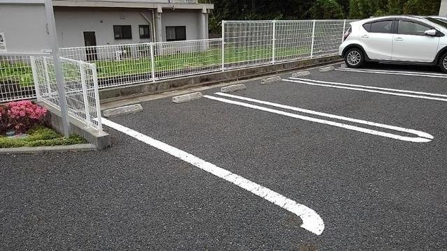 Ｋ’ｓル・クープルⅢの駐車場|車をお持ちの方に嬉しい駐車場付きの物件です