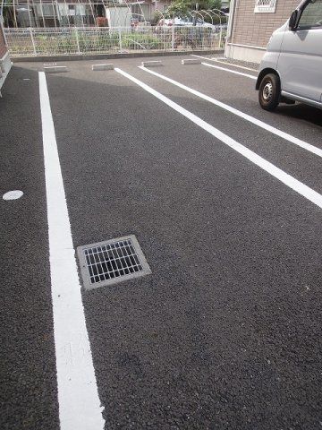ラウレア　Ｋの駐車場|車をお持ちの方に嬉しい駐車場付きの物件です