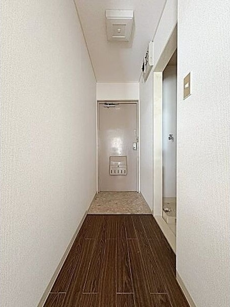 宮城ビルの玄関