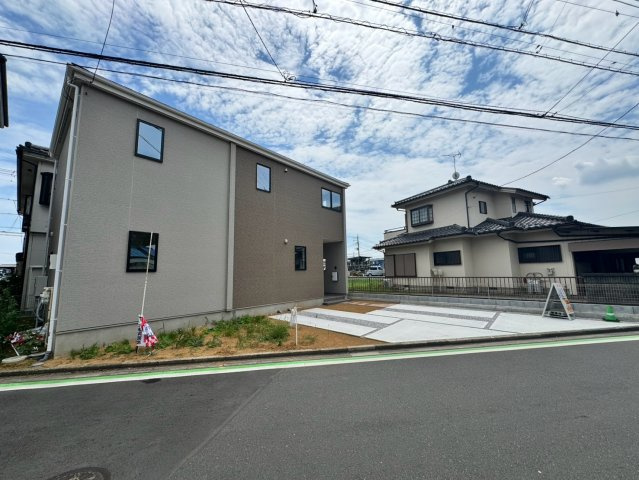 所沢市三ケ島新築戸建の前面道路含む現地写真
