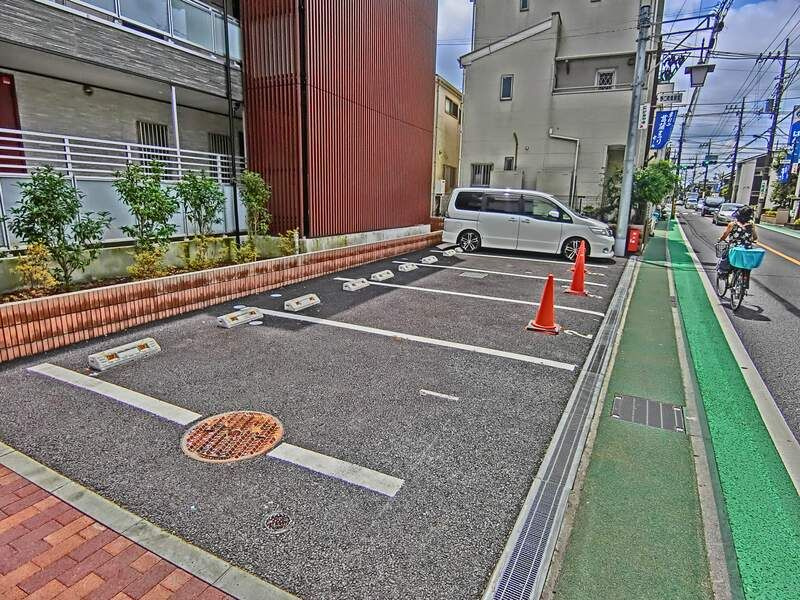 リブリ・アイリスＳの駐車場