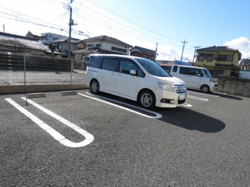 コージーヒルズBの駐車場