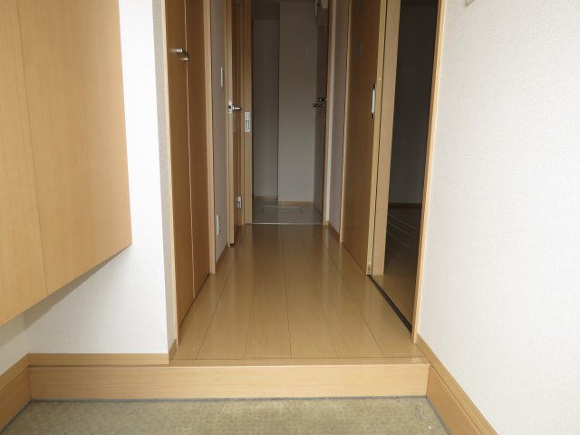 コージーヒルズBの玄関