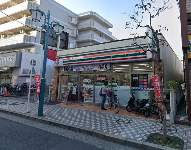 セブンイレブン足立弘…まで261m