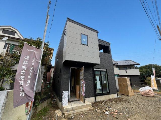 栗東市御園　第1期　新築一戸建ての外観|周辺は落ち着いた街並みの住宅地！子育てがしやすい住環境です！まだ未完成ですが、現地でしかわからない事もございます。是非一度ご覧ください。