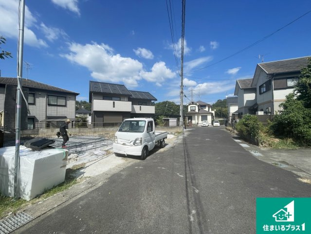 栗東市御園　第1期　新築一戸建ての前面道路含む現地写真|周辺は落ち着いた街並みの住宅地！子育てがしやすい住環境です！まだ未完成ですが、現地でしかわからない事もございます。是非一度ご覧ください。