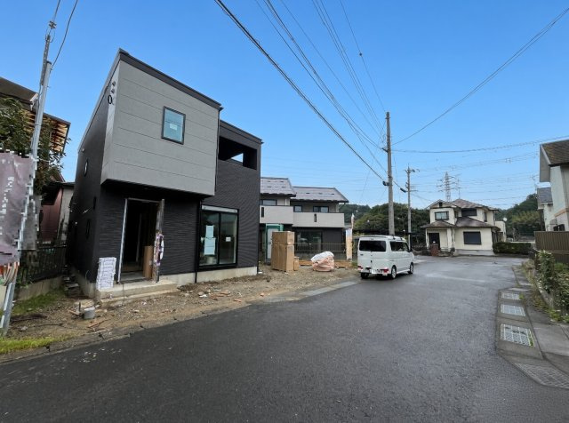 栗東市御園　第1期　新築一戸建ての前面道路含む現地写真|周辺は落ち着いた街並みの住宅地！子育てがしやすい住環境です！まだ未完成ですが、現地でしかわからない事もございます。是非一度ご覧ください。