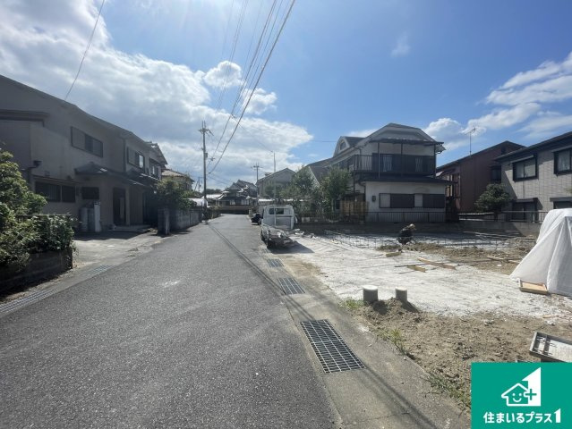 栗東市御園　第1期　新築一戸建ての前面道路含む現地写真|周辺は落ち着いた街並みの住宅地！子育てがしやすい住環境です！まだ未完成ですが、現地でしかわからない事もございます。是非一度ご覧ください。
