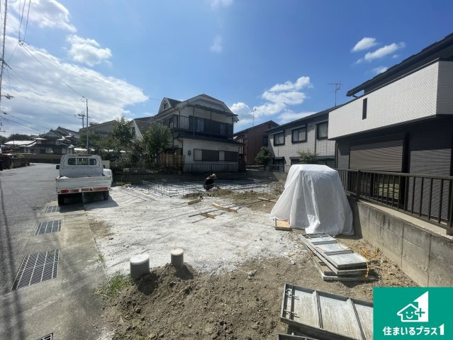 栗東市御園　第1期　新築一戸建ての駐車場|周辺は落ち着いた街並みの住宅地！子育てがしやすい住環境です！まだ未完成ですが、現地でしかわからない事もございます。是非一度ご覧ください。