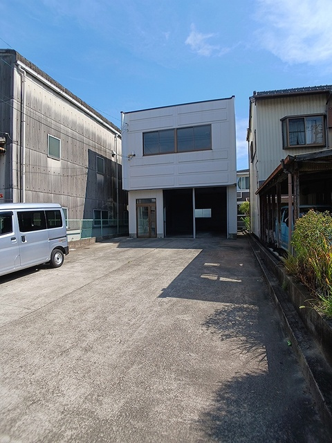 吉津５丁目工場付事務所の駐車場