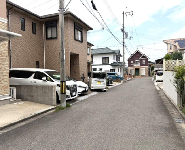 【前面道路含む現地写真】 | 全面道路は北側　幅員は6ｍです。