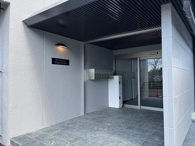リレイズ並木町のエントランス