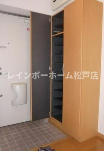 グランド・カオルⅠの玄関|※同建物別部屋参考写真です。　現況優先です