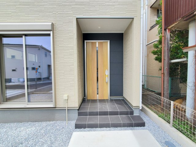 八潮市　八潮7丁目　新築戸建　全2棟の玄関|施工例です