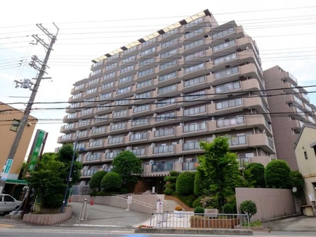 イトーピア東千里マンションの外観