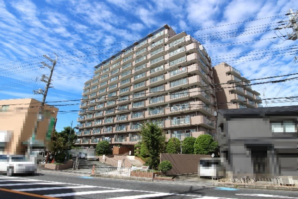 イトーピア東千里マンションの外観