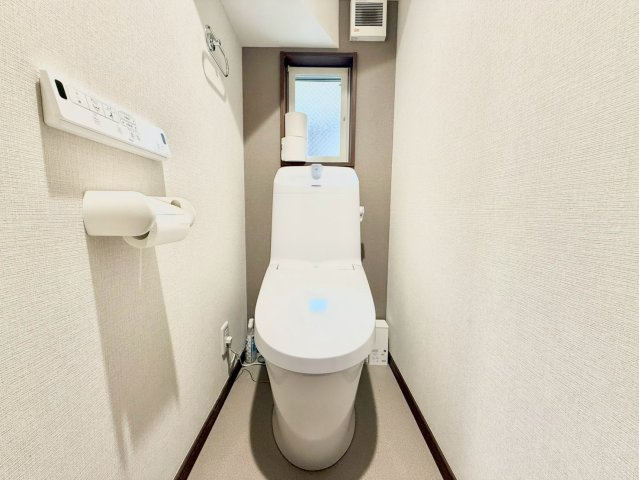 豊島区池袋本町2丁目　中古戸建のトイレ|ウォシュレット付きのトイレはいつも快適！