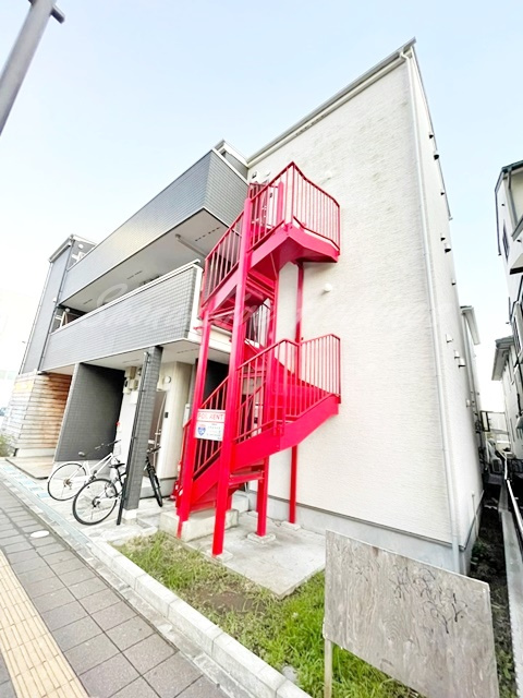 茅ヶ崎市十間坂２丁目のアパートのエントランス