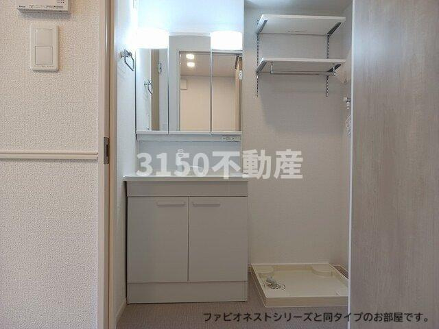 クレーシェルⅡの洗面所|ゆったりとスペースのある洗面所