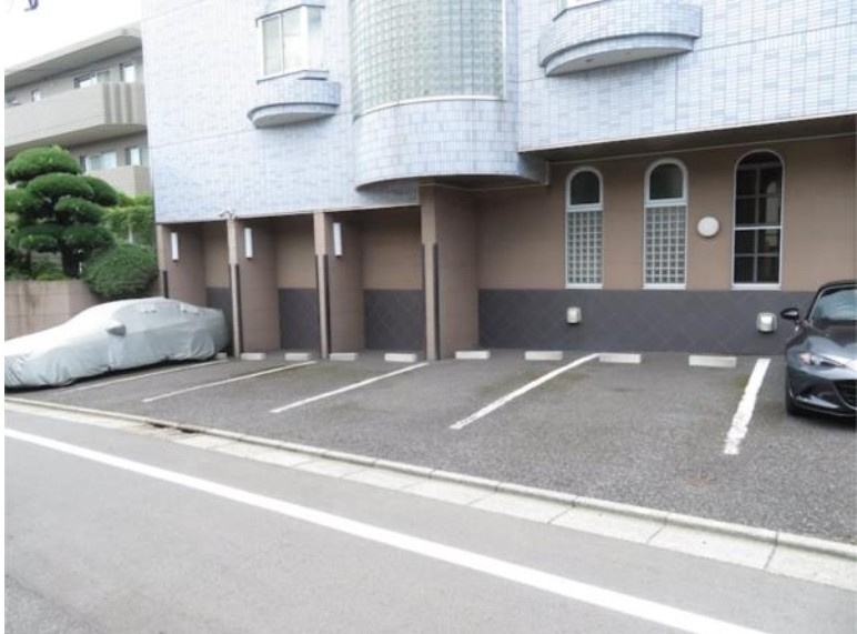 スカイヒル荻窪の駐車場