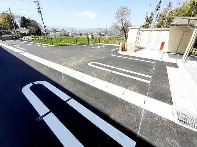 ボヌールメゾンの駐車場