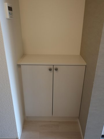 ロワールハイツ【キャッシュバック対象物件】の収納|ゆったりとした玄関です