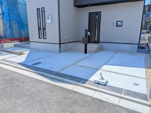 八王子市　楢原町　新築一戸建て　４期の前面道路含む現地写真|～南東側4.5ｍ道路に面しています～