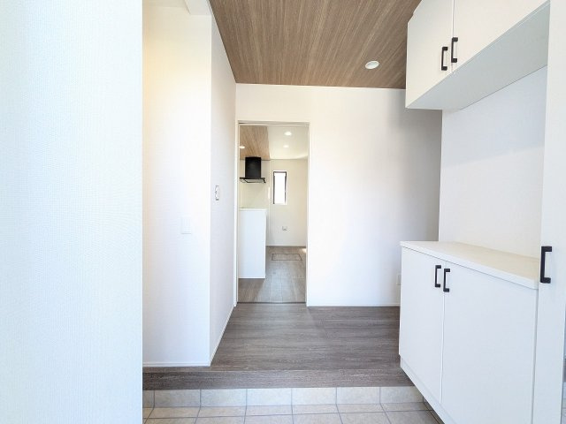 八王子市　楢原町　新築一戸建て　４期の玄関|～シューズインクローゼットでスッキリ片付く玄関～