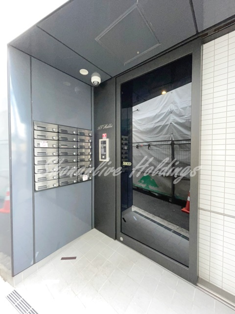 横浜市金沢区六浦４丁目の賃貸マンションのエントランス|綺麗に管理されたエントランス