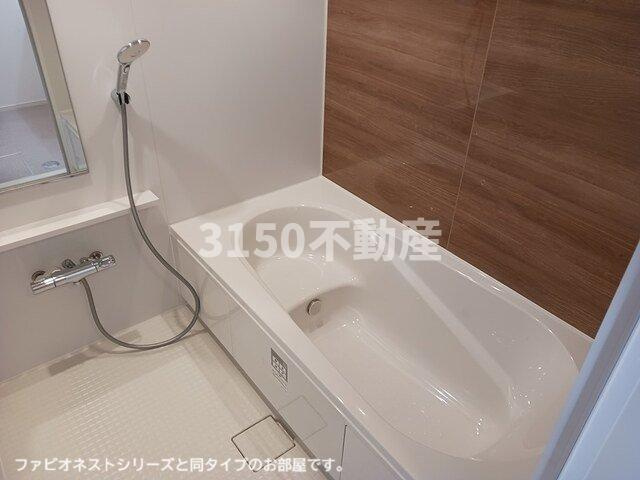 クレーシェルⅡの浴室|落ち着いた空間のお風呂です