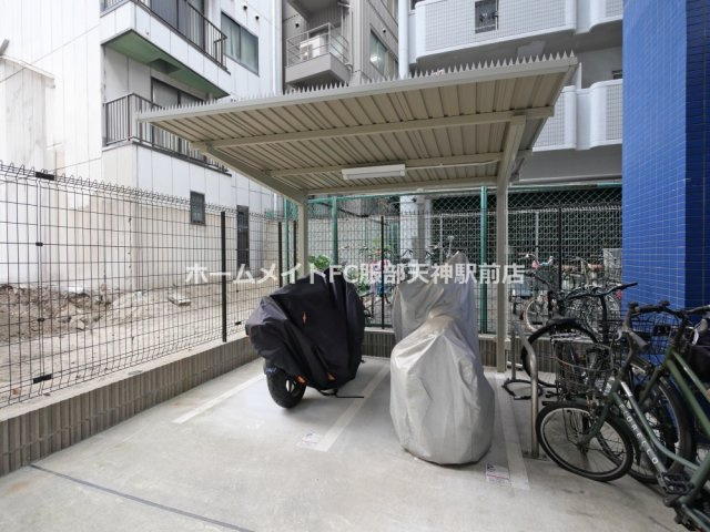 エグゼ難波南VIの駐車場